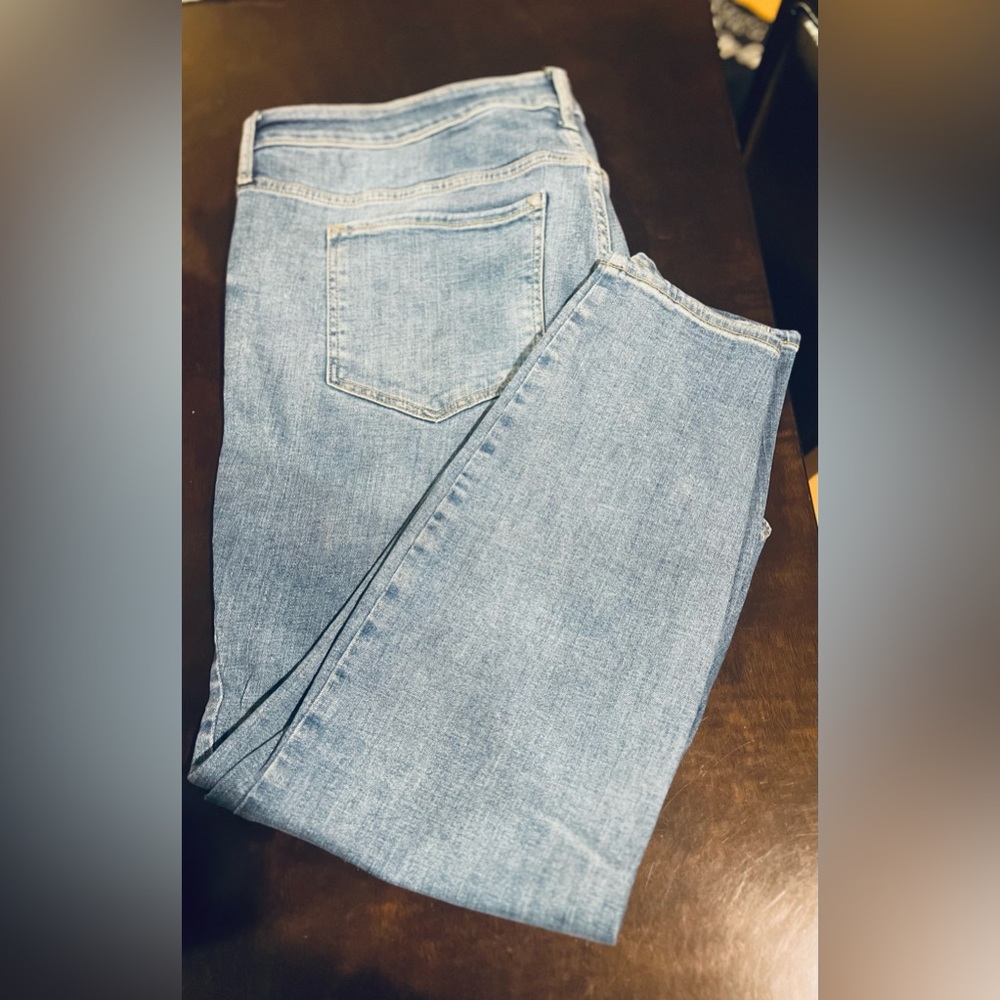 SOLD!!!!Old Navy Rockstar Jeans - Picture 6 of 6